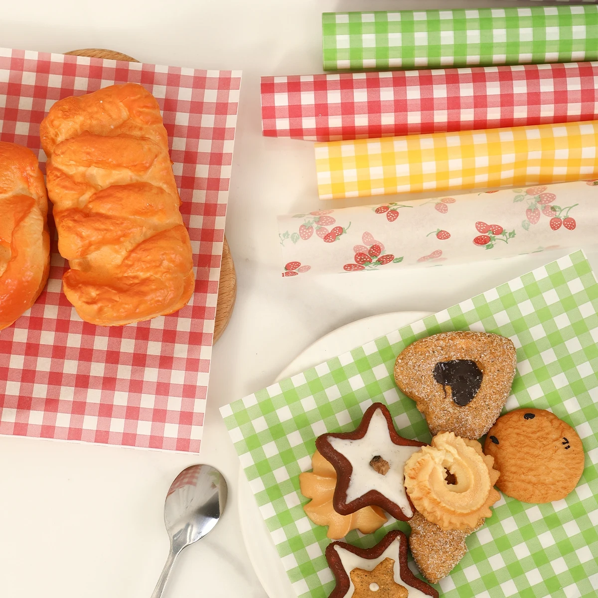 Kitchen Gadgets To Gift - 50 個の耐油包装紙パンサンドイッチバーガーフライ、食品グレードのワックスペーパーベーキングツールキッチンガジェットパーティーギフト用
