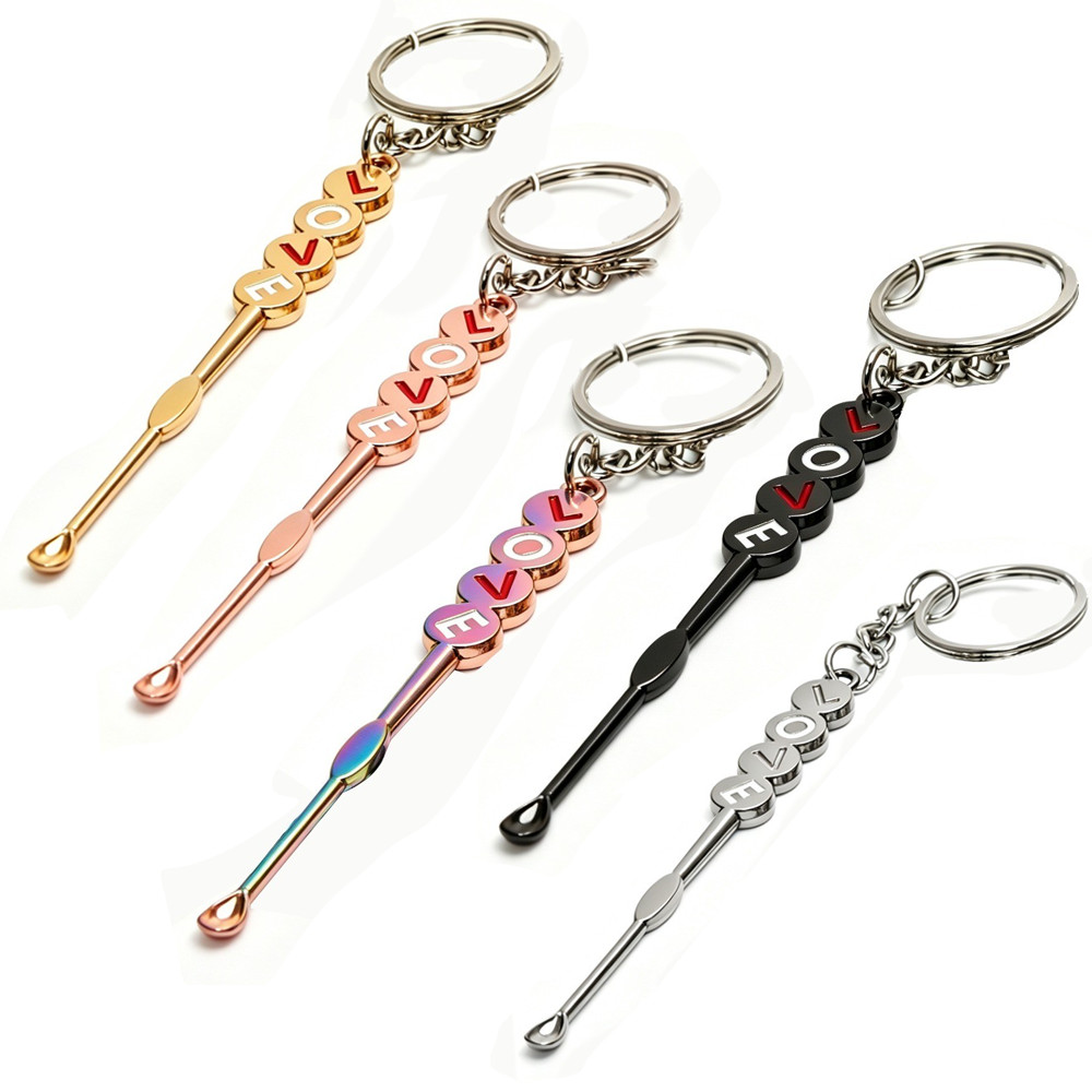 Kitchen Gadgets To Gift - 「LOVE」デザインのミニスパチュラ型オイルスプーン。キーホルダー付きで持ち運びにも便利。喫煙用具やアウトドア、キッチンでの使用に最適。ホリデーギフトとしても。